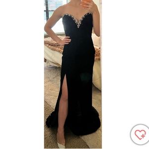 velvet black gown with beading & sweetheart neckline. Near Perfect condition